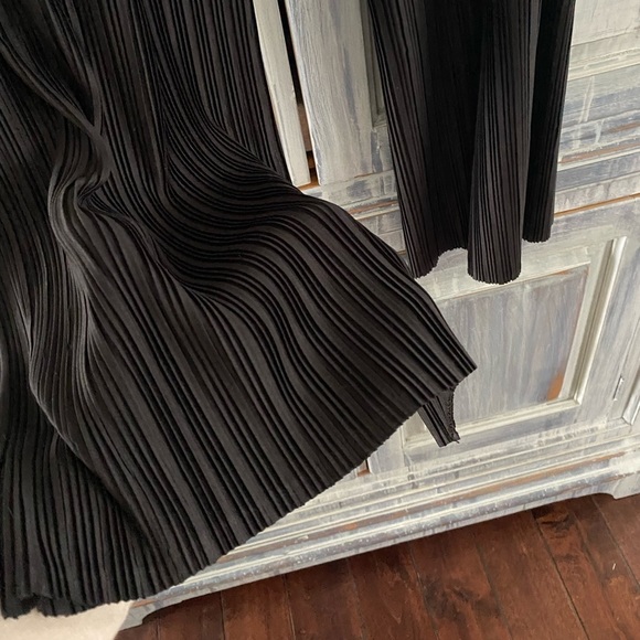 MILANO Black Pleated Pants - Picture 7 of 9